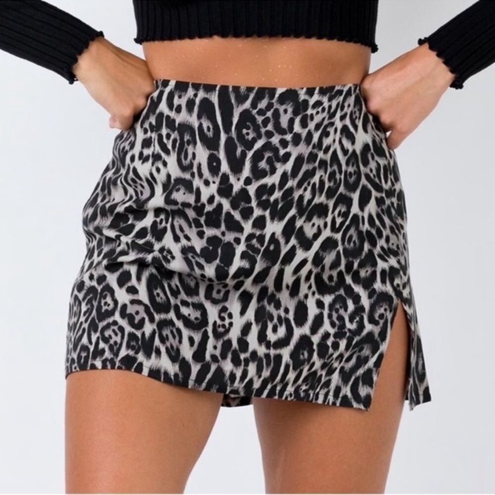 Motel Leopard Print Sheny Mini Skirt XS Off Center Slit Animal Gray Black - Picture 2 of 15